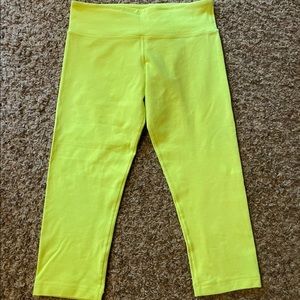Lululemon Ray Wunder Under Crops highlighter yellow leggings 8